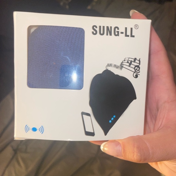 Bluetooth hat - Picture 2 of 5